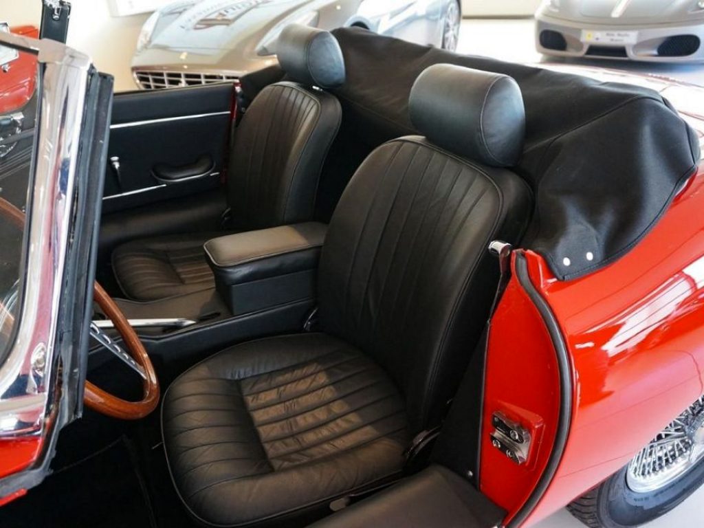 Jagurar E Type 9